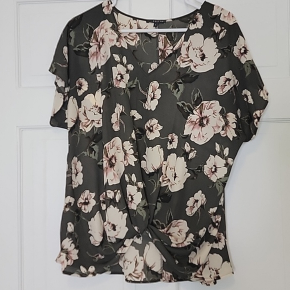 NWOT V-Neck Knot Front Floral Short Sleeve Blouse Size Large, Green Cream